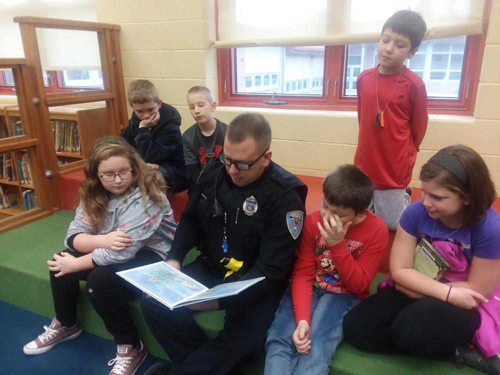CPD Reads to Dixon Students