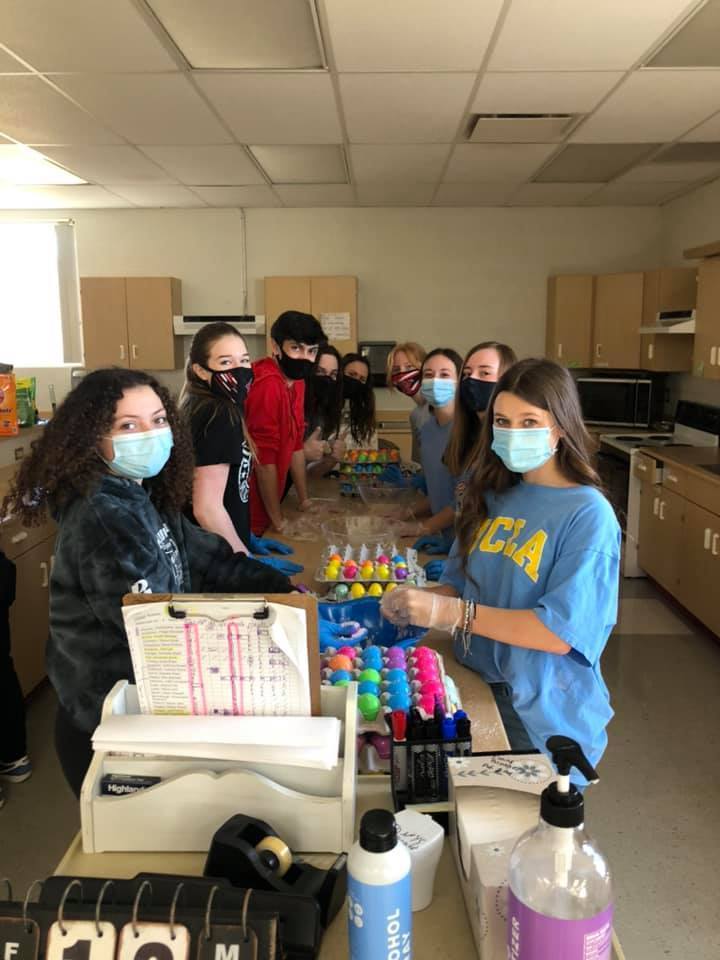 NHS students completing service project hours